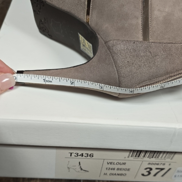 Elegant Beige Ankle Booties - Picture 11 of 11